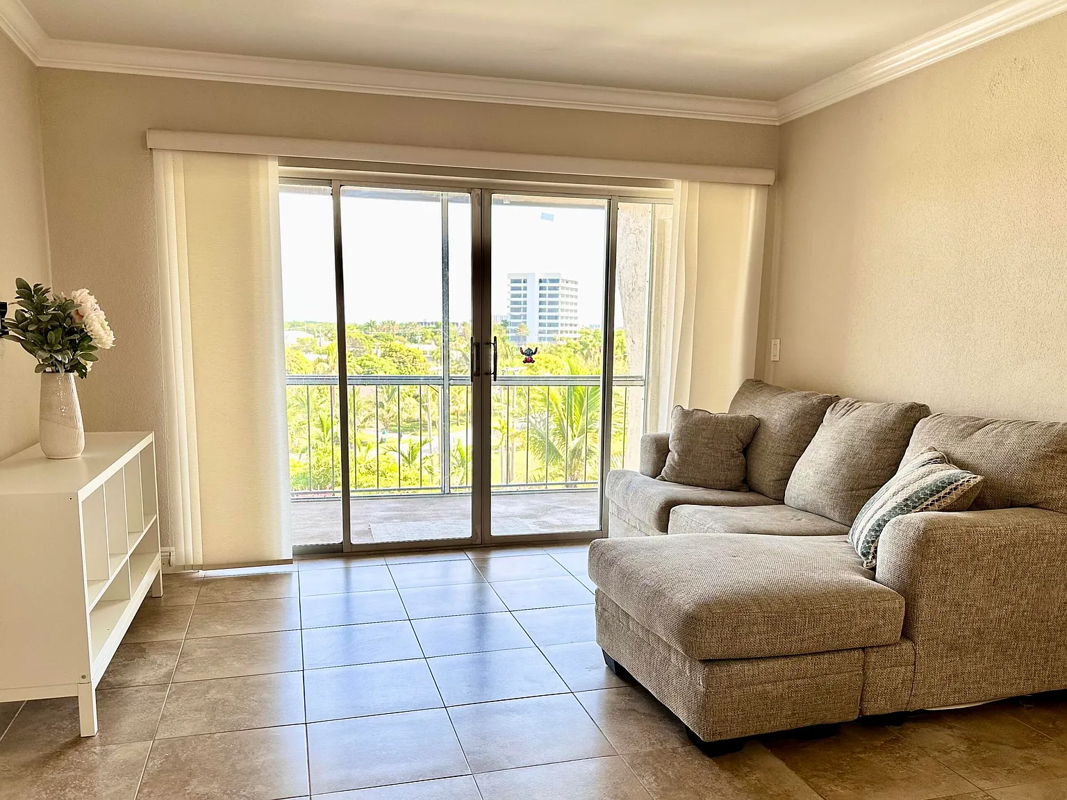 Spencer Place Condo — Photo 2