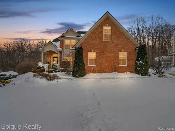 8459 Cranbrook Dr, Grand Blanc, MI 48439