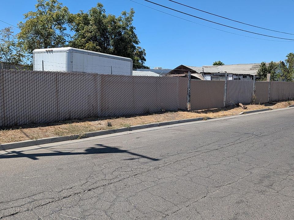 2nd image of 3207 W Lansing Way