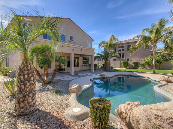2nd image of 1054 E Carla Vista Ct
