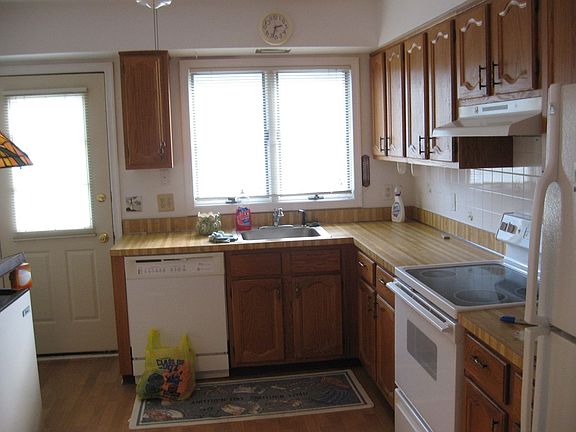 eat in updated kitchen