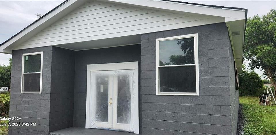 1st image of 3062 Casimere St