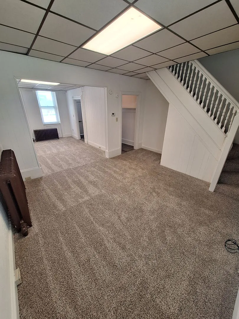 Two Bedroom House, Downtown Area - Move-In Special! Get $700 Off Your Second Month's Rent!! — Photo 4