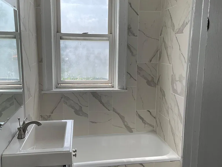 5011 N Rockwell St #3 — Photo 3