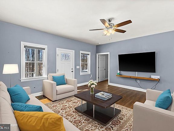 2nd image of 820 Kennon Rd