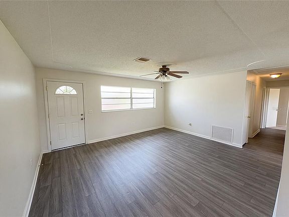 3rd image of 905 Cedar Dr
