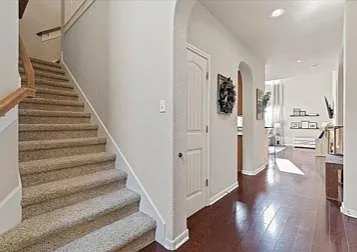 2520 Saint James Pl — Photo 6