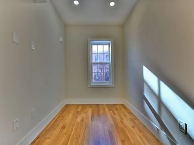 18 Winchester St #4A — Photo 5