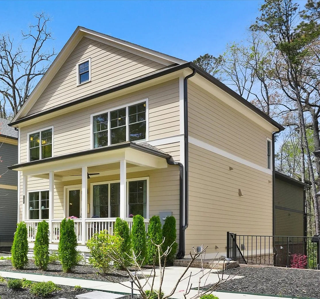 5 bed, 2800 sqft, $4,990 — Photo 1
