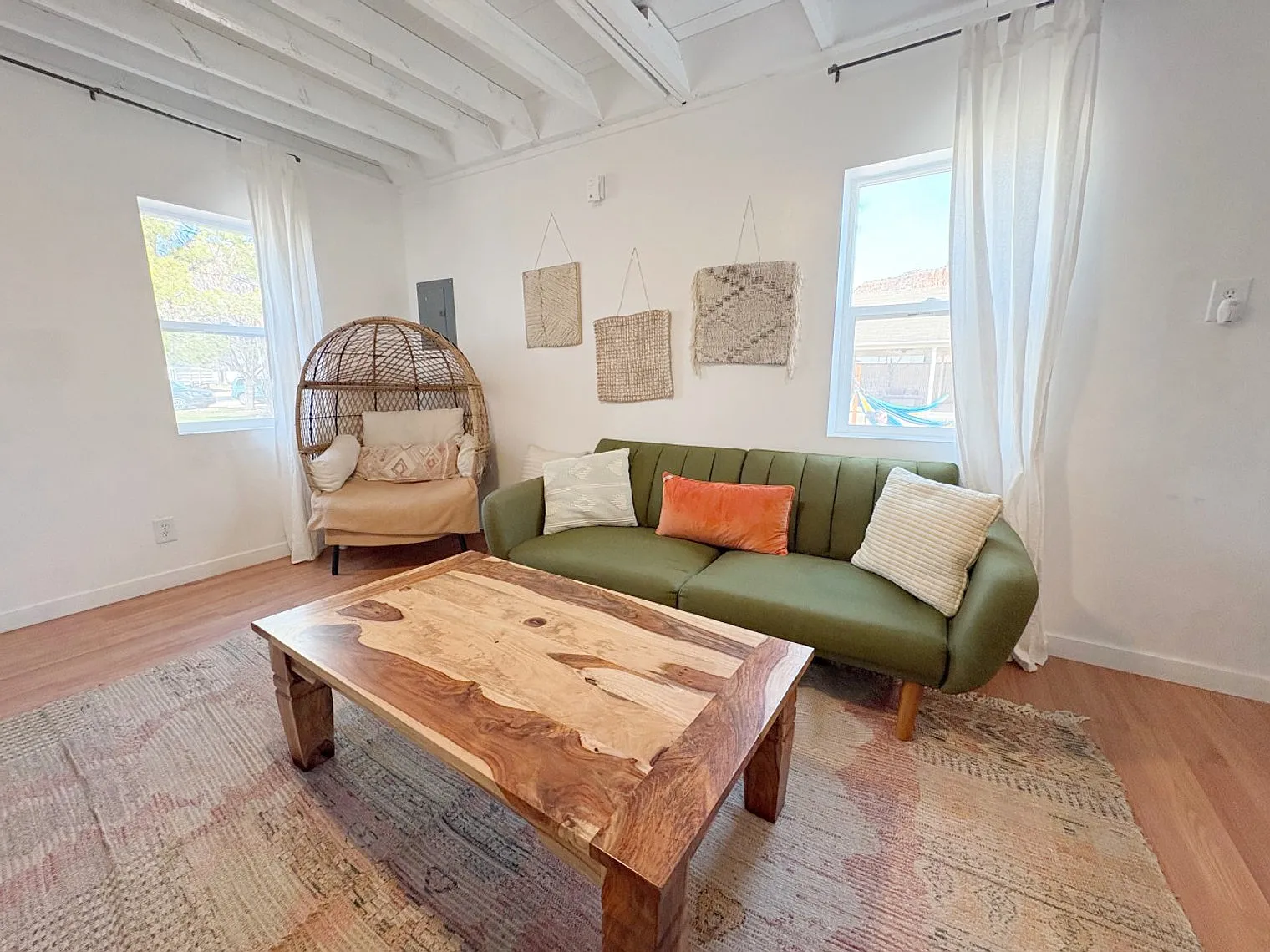 2 bed, 1.0 bath, 645 sqft, $2,380 — Photo 1