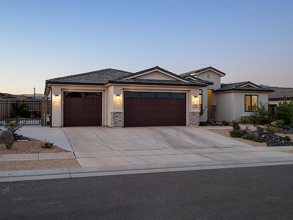 3rd image of 105 N Black Canyon Ave