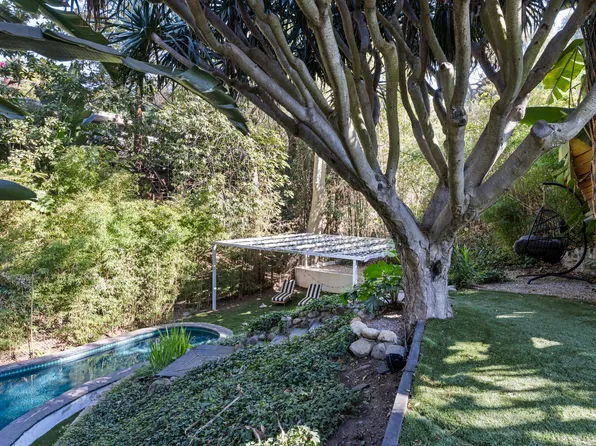 2936 La Castana Dr, Los Angeles, CA 90046