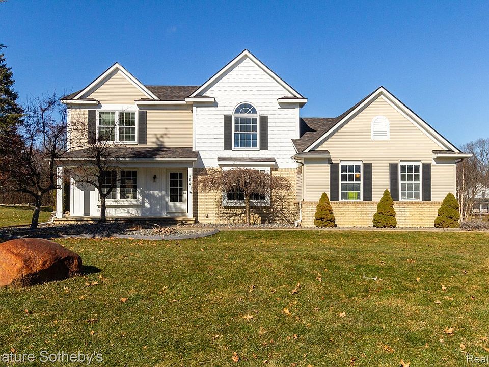 1st image of 182 River Oaks Dr