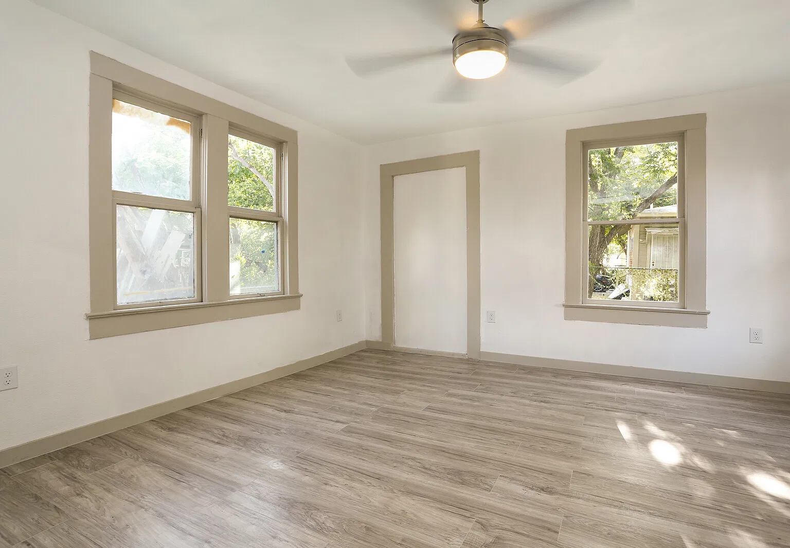 2 bed, 1100 sqft, $875 — Photo 2