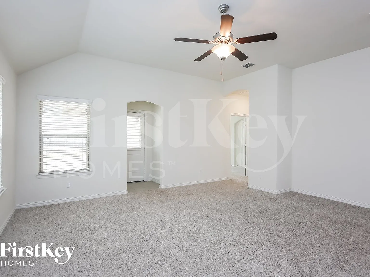 4 bed, 2.0 bath, 2064 sqft, $2,560 — Photo 2