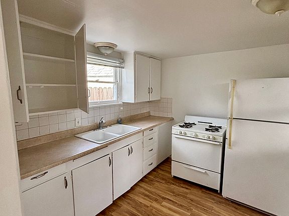 4th image of 205 Elmira Ave
