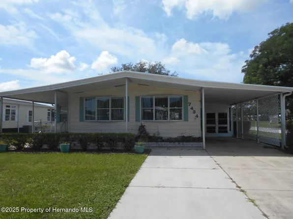 7434 Dinsmore St, Brooksville, FL 34613