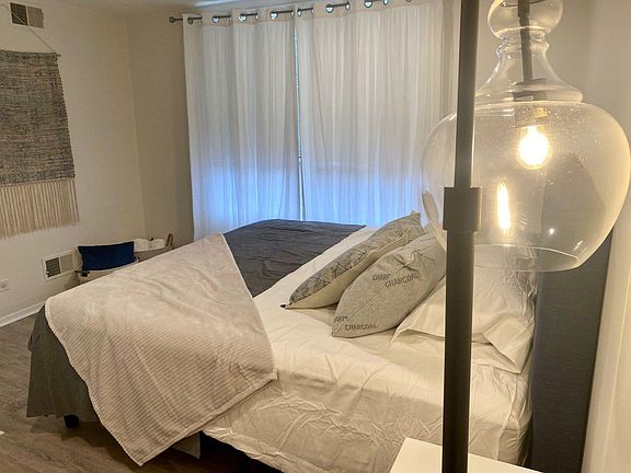 5th image of 3518 W Belmont Ave #2F