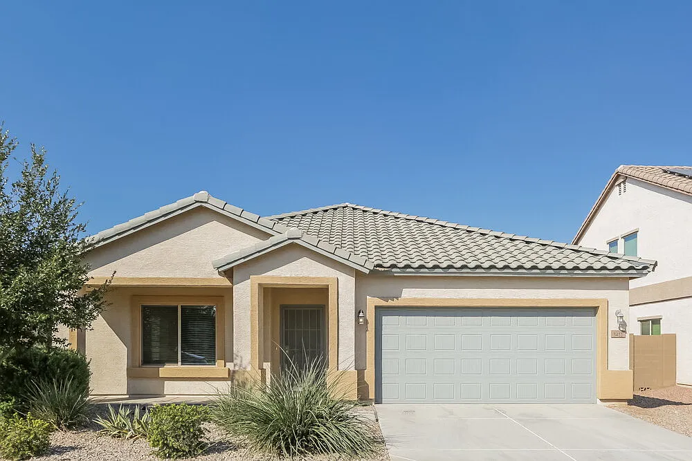 4 bed, 2.0 bath, 2072 sqft, $2,590 — Photo 1