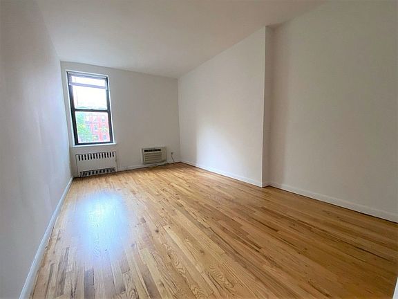 3rd image of 63 Saint Marks Pl #4