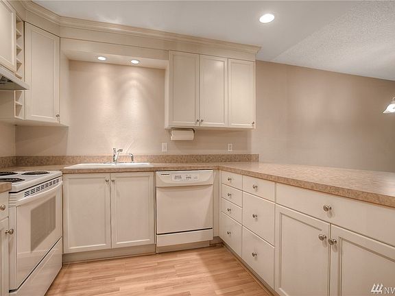 3rd image of 17022 NE 80th St #C4