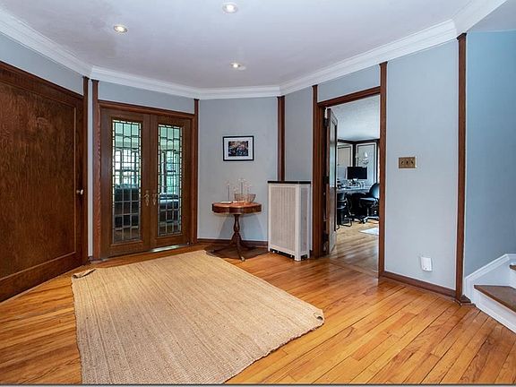 4th image of 3149 Van Aken Blvd
