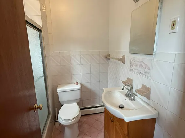 350 Vanbrunt Street 2 image 3 of 9
