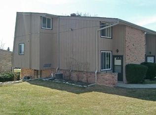 1438 Big Bend Rd, Waukesha, WI 53189