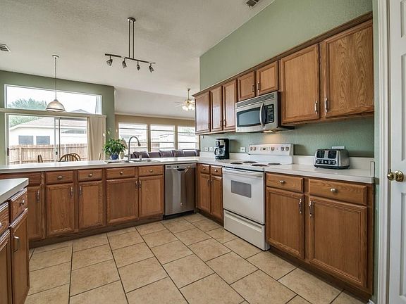 4th image of 2908 Hawthorne Ln