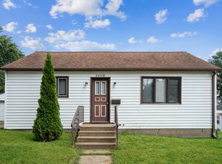 1113 S 6th St, Clinton, IA 52732