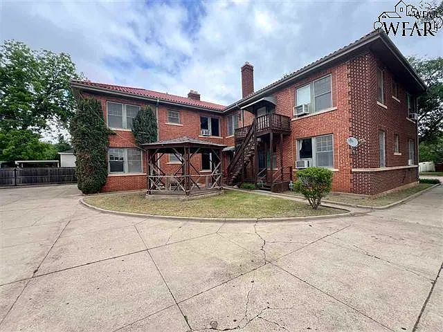 908 Denver St — Photo 13