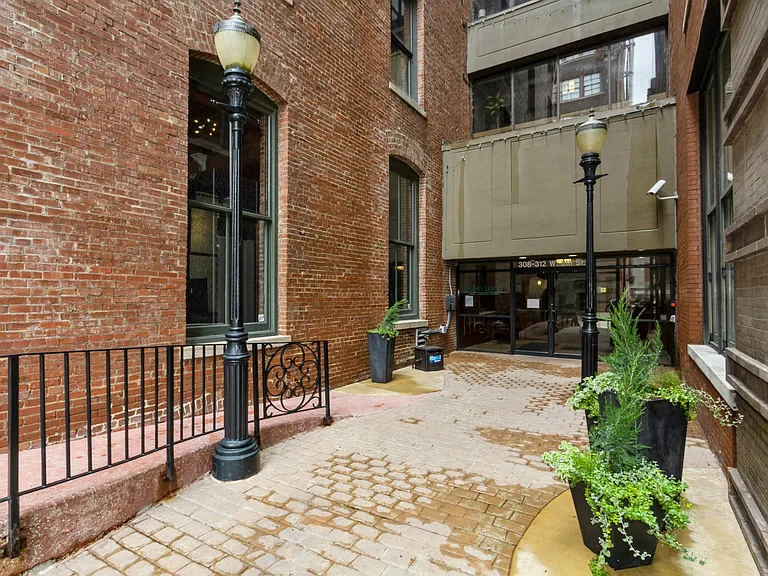 308 W 8th St #1 — Photo 10