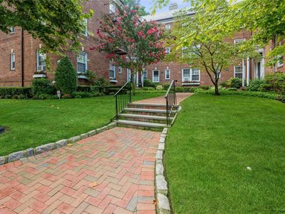 8 Welwyn Road #2B, Great Neck, NY, 11021