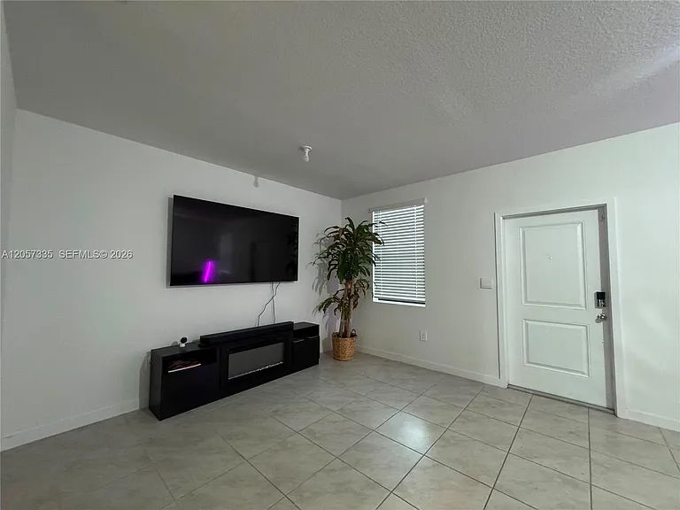 270 NE 12th St #270 — Photo 5