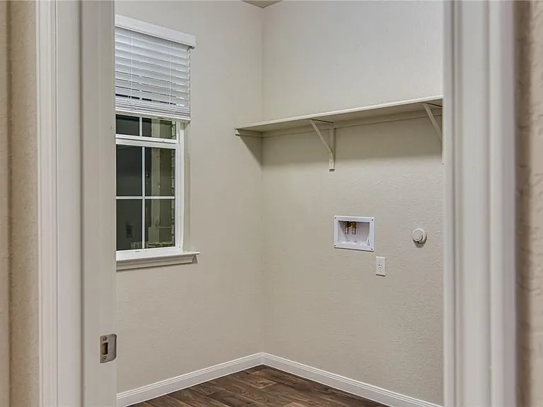309 Naset Dr — Photo 5