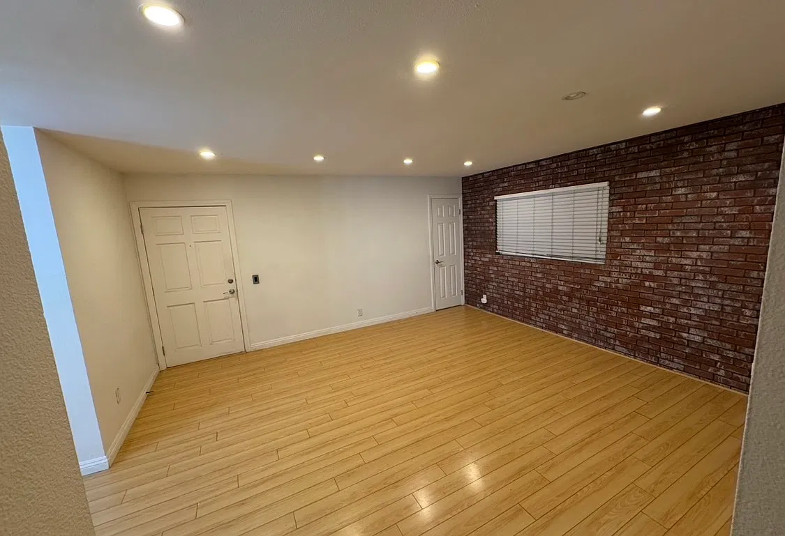 2 bed, 760 sqft, $2,450 — Photo 2