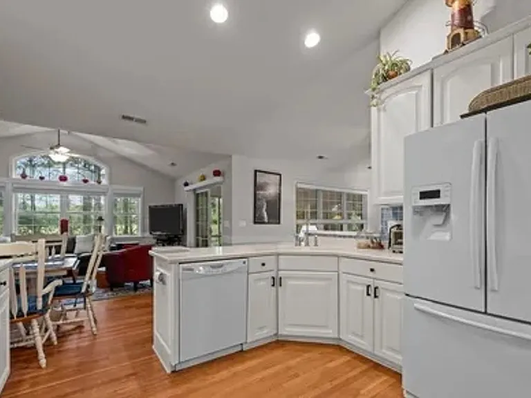 815 Pelican Dr — Photo 13