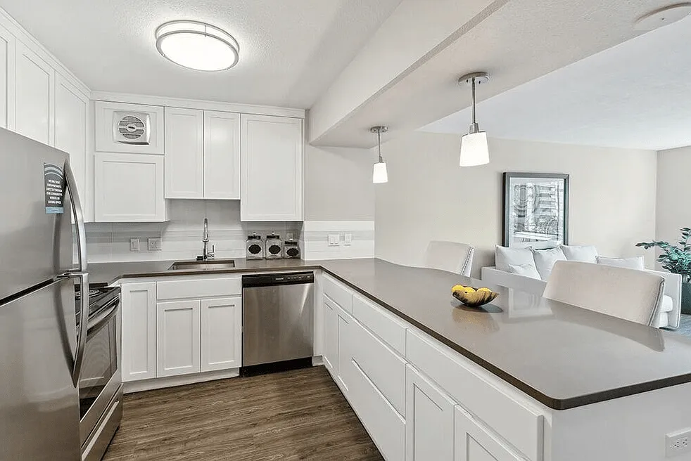 735 St. Clair — Photo 2