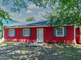 102 NE 42nd St, Oak Island, NC 28465
