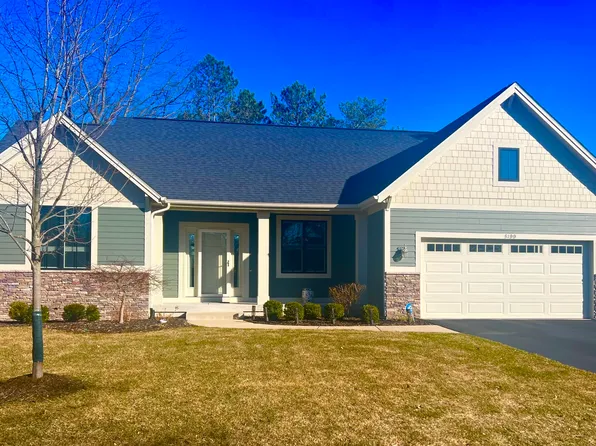 5199 N Quail Crest Dr SE, Grand Rapids, MI 49546