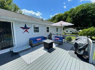63 Raymur Dr, Russell, MA 01071