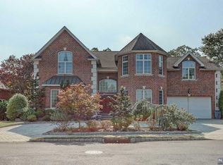 40 Bridle Way, Fort Lee, NJ 07024