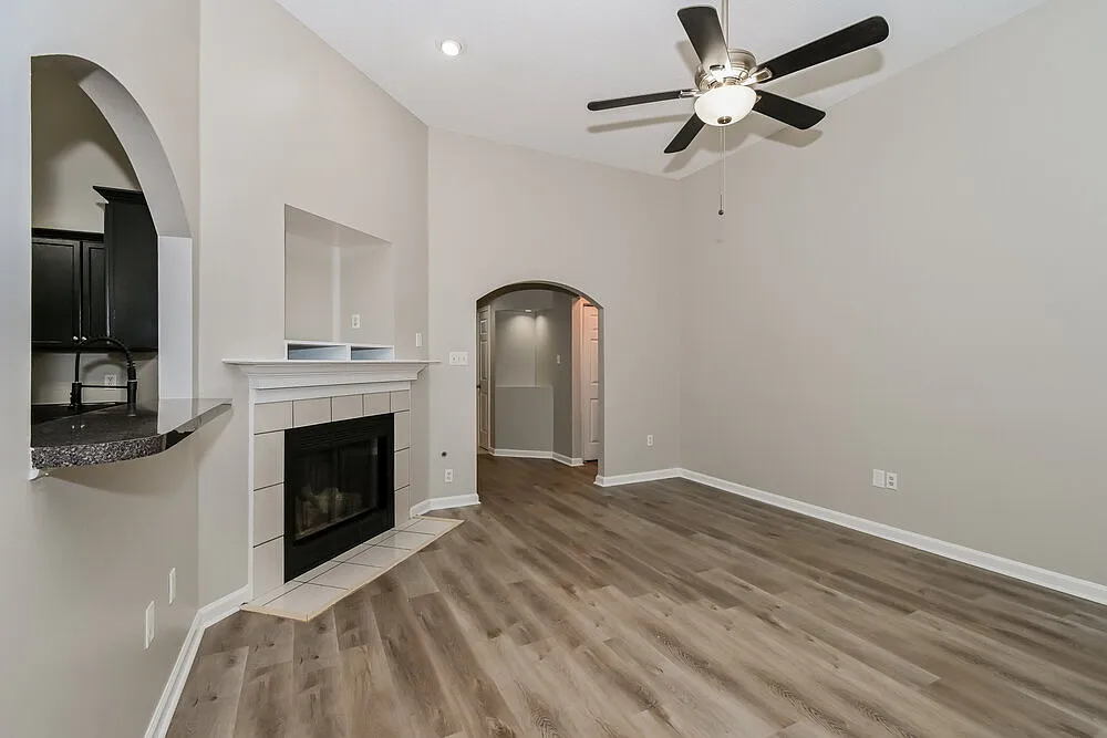 3 bed, 2.0 bath, 1406 sqft, $1,845 — Photo 3