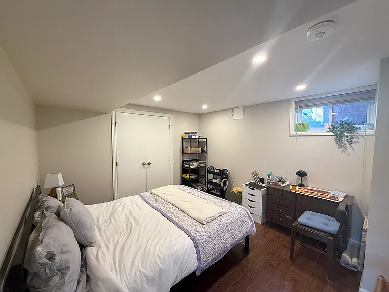930 Mayfair Cres #2 — Photo 4