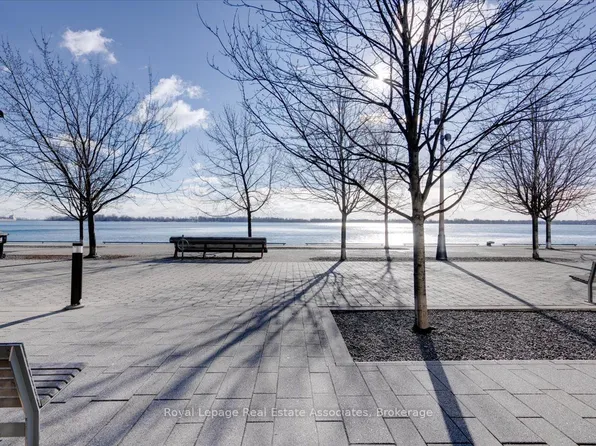 29 Queens Quay E #323, Toronto, ON M5E 0A4