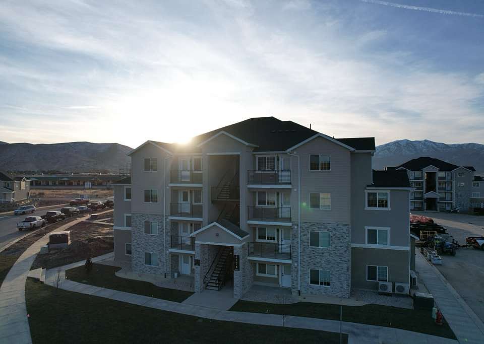 1st image of 2128 W Sawmill Blvd