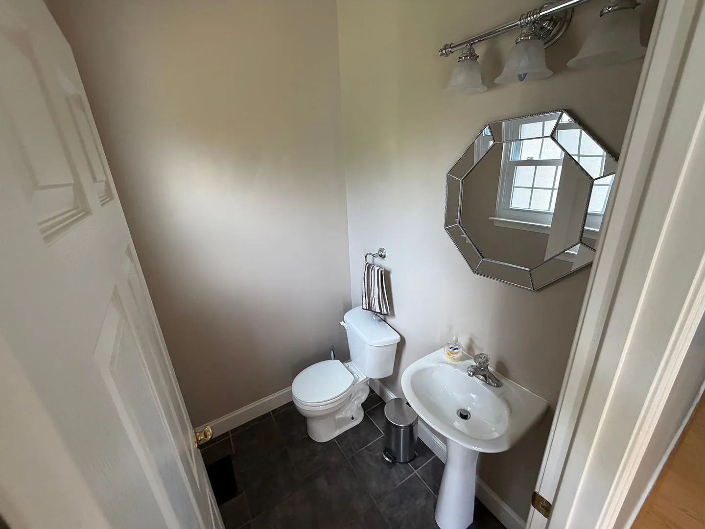 Large Updated Home in Elkridge — Photo 4