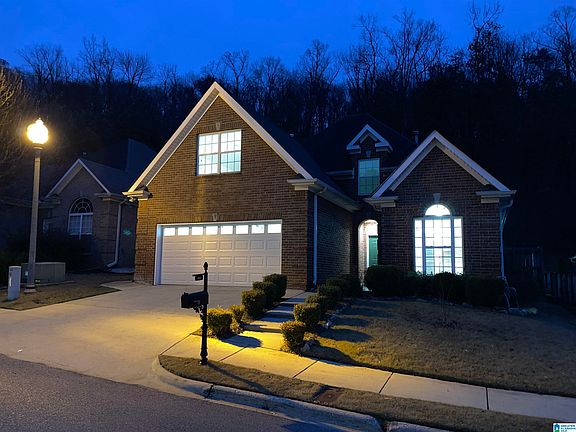 2nd image of 833 Castlemaine Dr