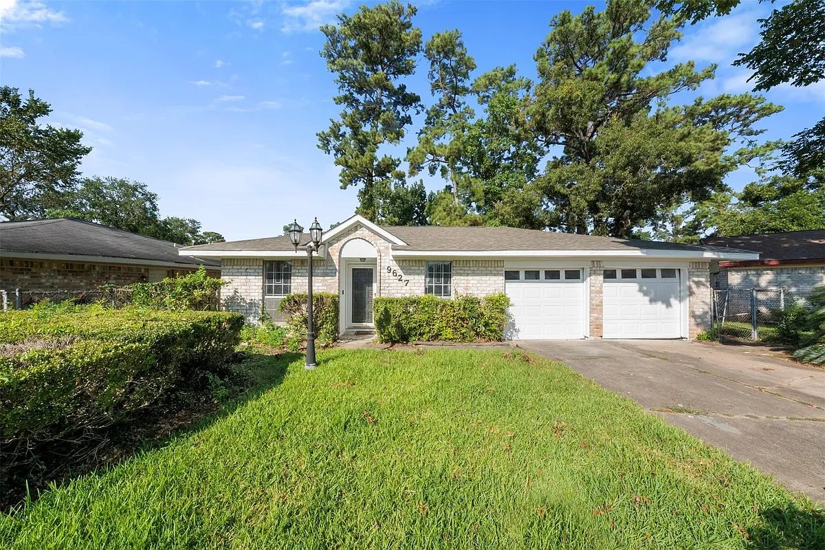 Building Photo - 9627 N Glenwood Forest Dr