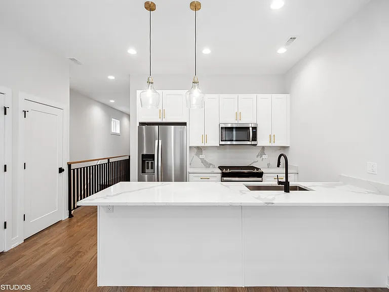 2246 W Jackson Blvd #3 — Photo 3